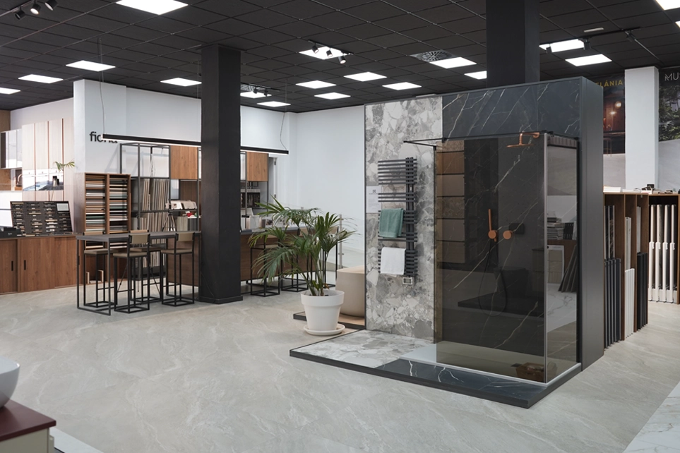 Los mejores expositores de azulejos y artículos de baño de INSCA en el showroom de Porcelánia