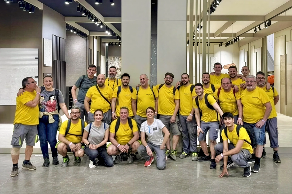 Equipo INSCA, fabricantes de stand para el sector cerámico, en Coverings 2026