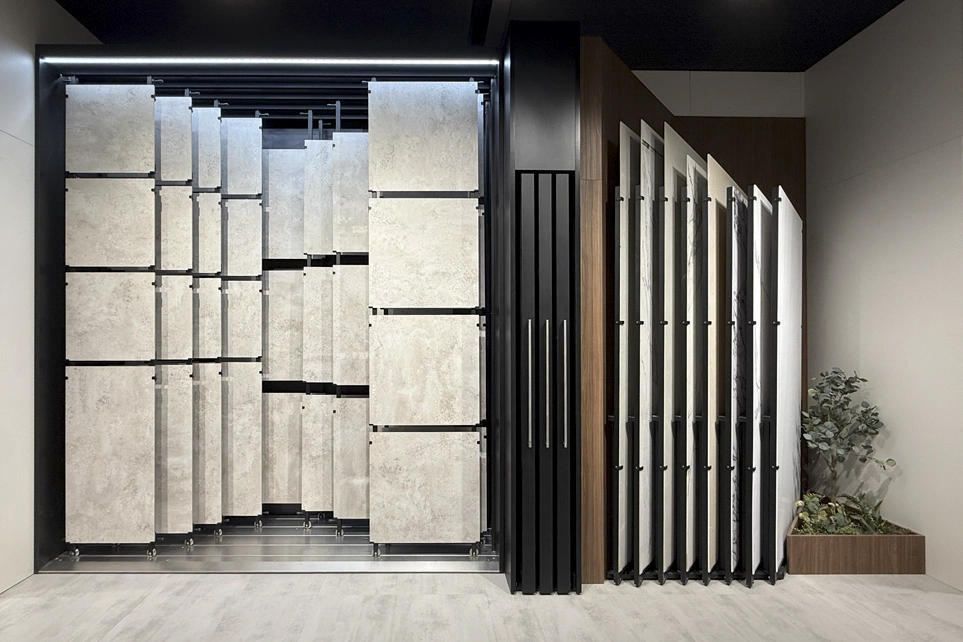 Mejores expositores correderos de azulejos fabricados por INSCA en Coverings 2026