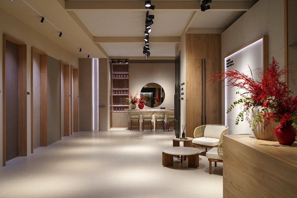 Showroom cerámico Pamesa con soluciones a medida fabricadas por INSCA