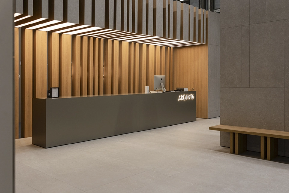 Exhibition space design integrating products and brand identity