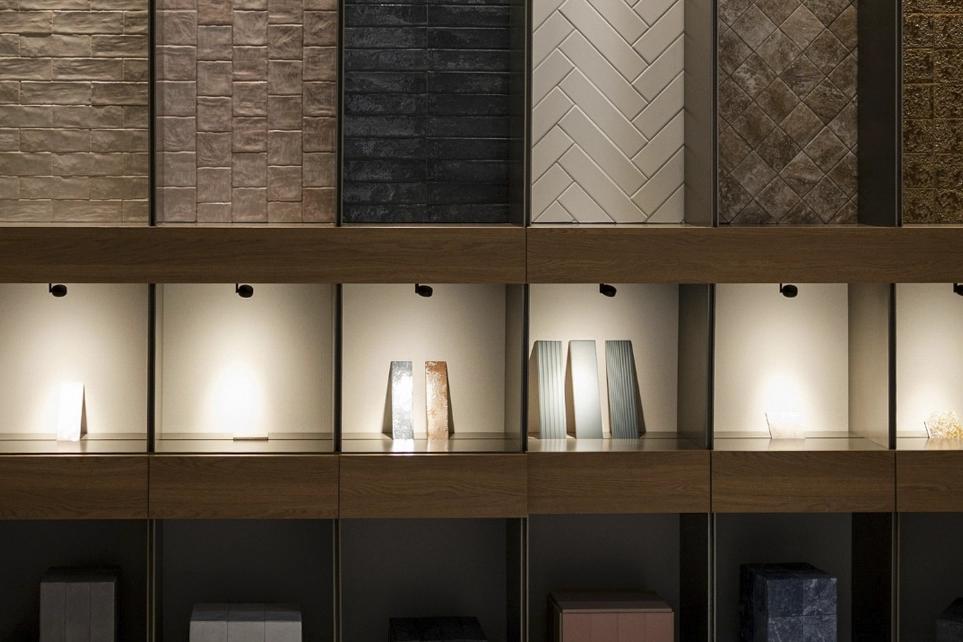 Conception d'un espace d'exposition intégrant produits et identité de marque