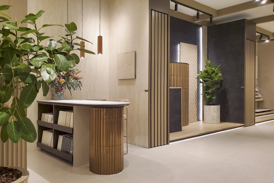 Temporary architecture with terracotta-coloured walls and natural materials