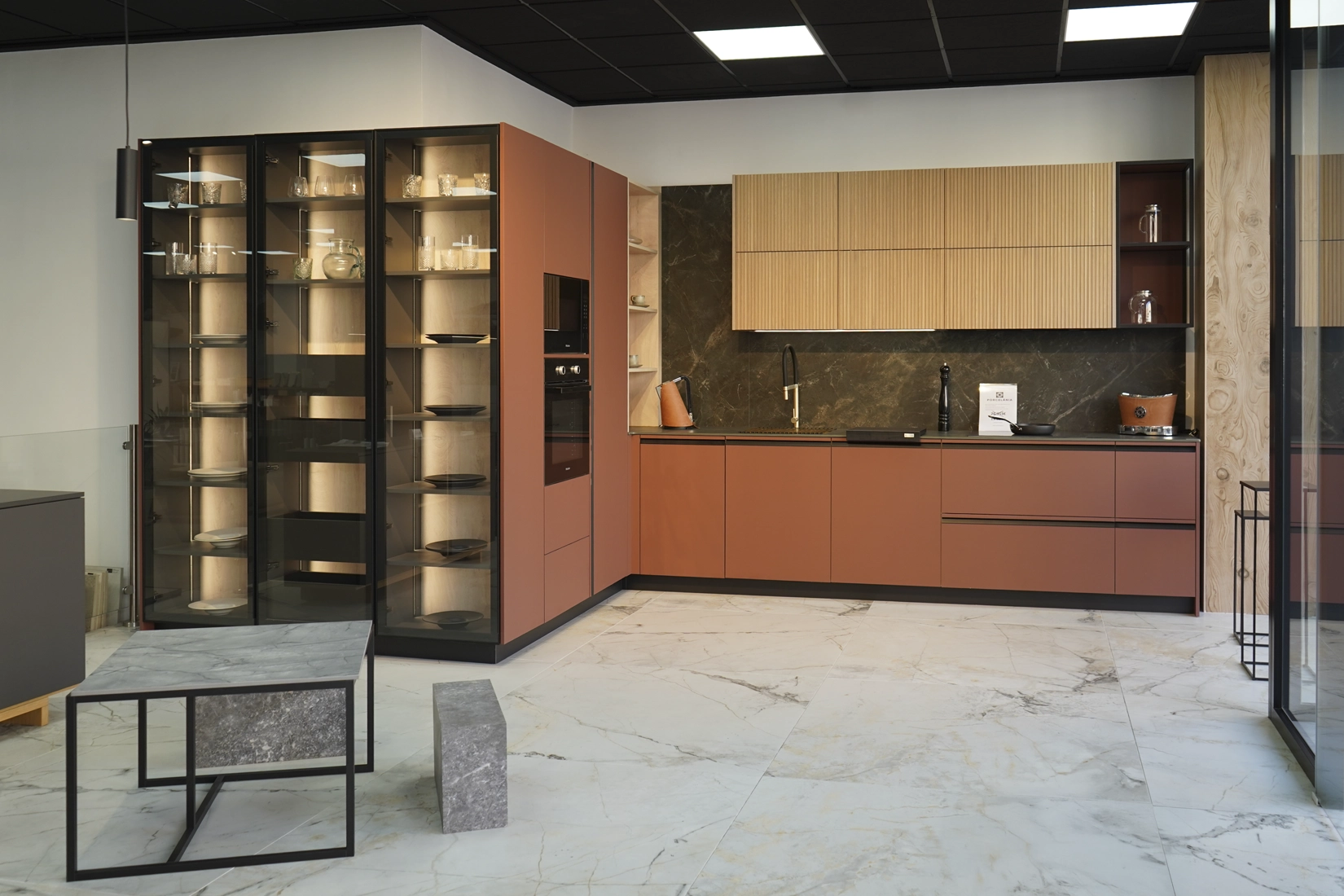 Porcelánia Ambientes a medida para exponer cocinas fabricados por INSCA en la exposición de Porcelánia en Alicante