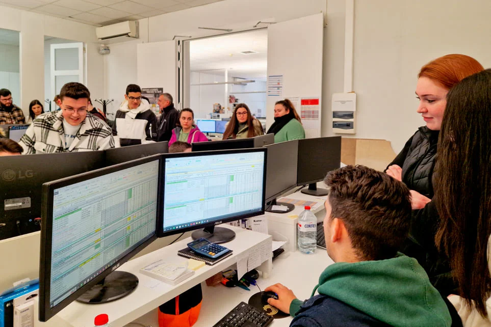 Studenten des IES Politècnic besuchen das technische Büro der INSCA-Gruppe